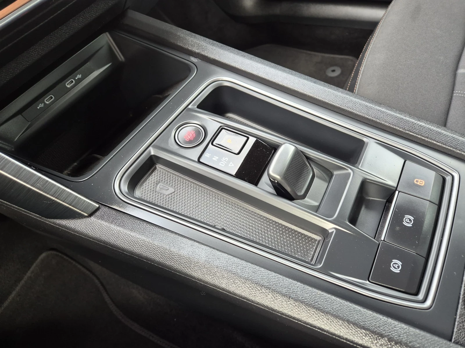 Cupra Formentor 17600км/АВТОМАТИК/ДИСТРОНИК/CAR PLAY, снимка 7 - Автомобили и джипове - 53897776