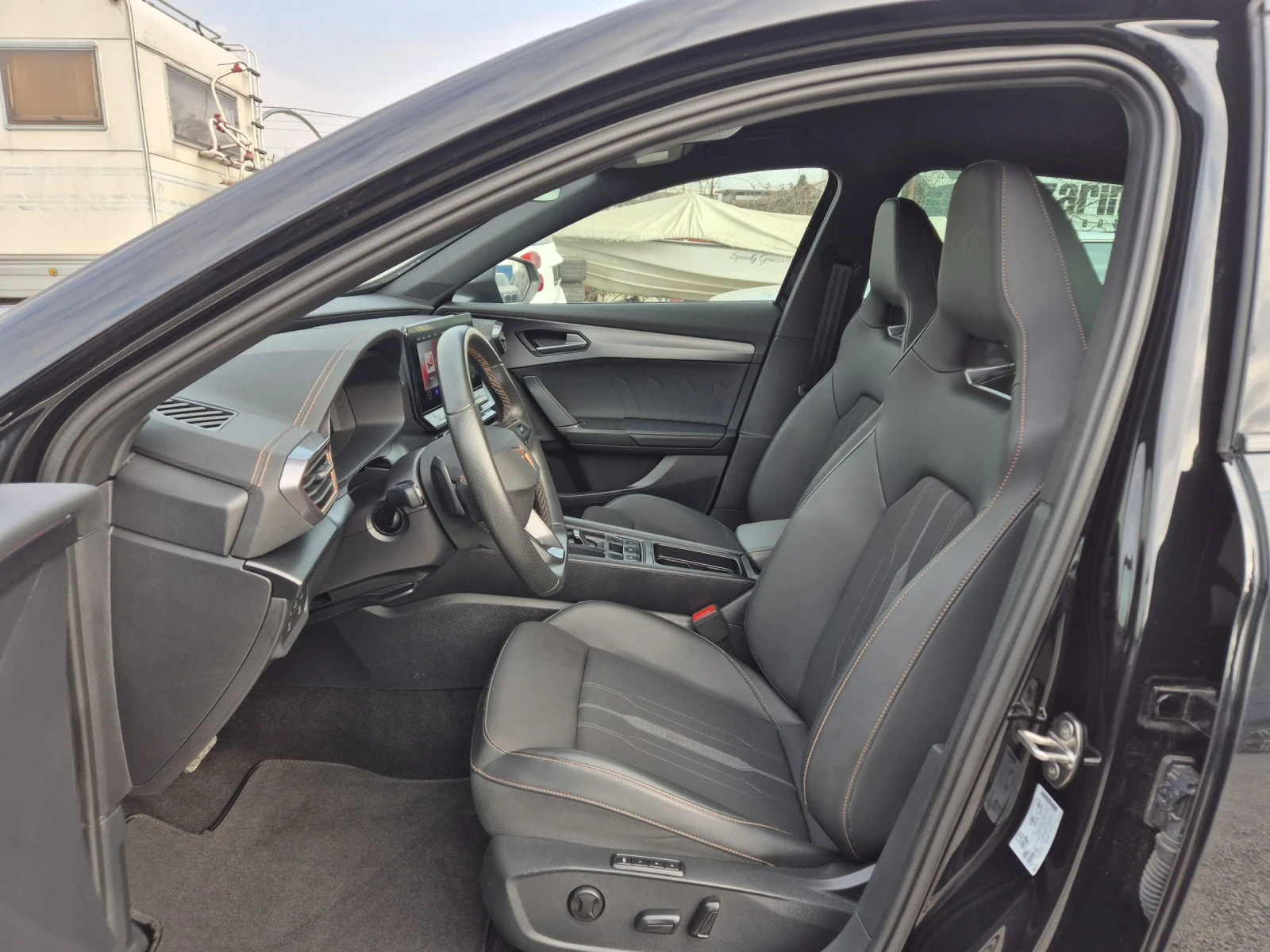 Cupra Formentor 17600км/АВТОМАТИК/ДИСТРОНИК/CAR PLAY, снимка 9 - Автомобили и джипове - 53897776