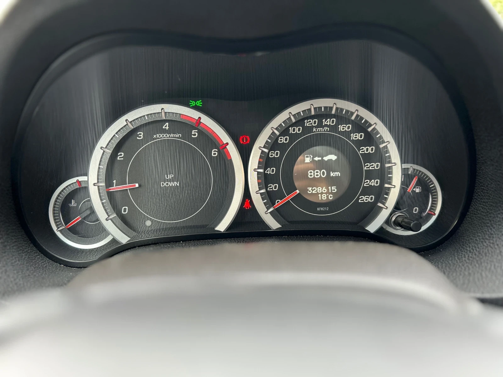 Honda Accord 2.2 I-Dtec, снимка 12 - Автомобили и джипове - 54055127