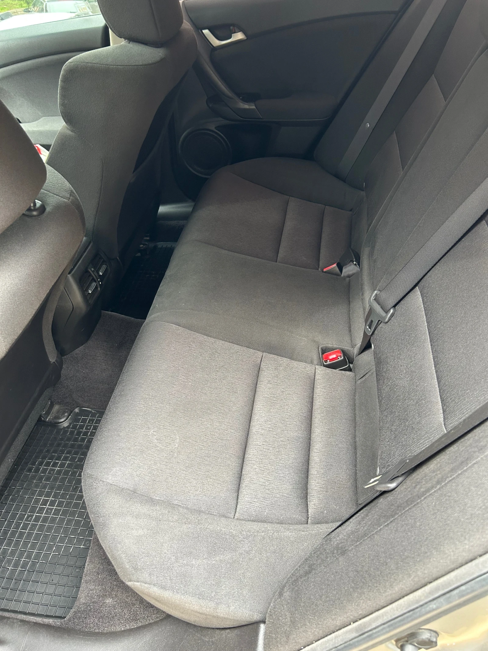 Honda Accord 2.2 I-Dtec, снимка 14 - Автомобили и джипове - 54055127