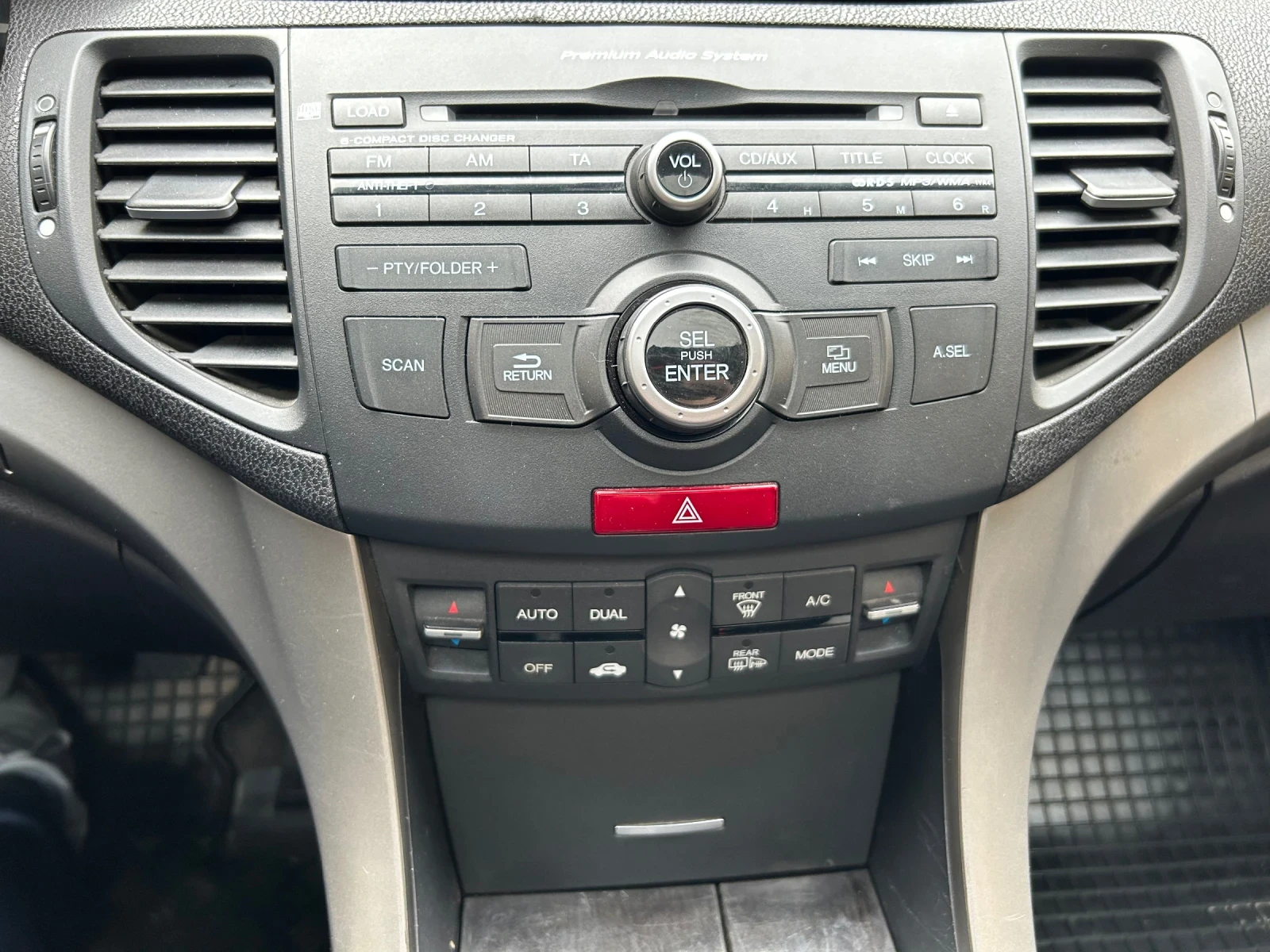 Honda Accord 2.2 I-Dtec, снимка 13 - Автомобили и джипове - 54055127