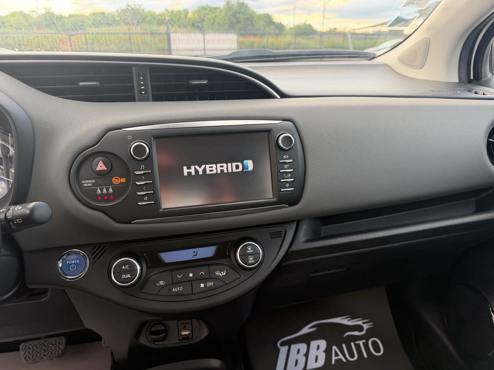 Toyota Yaris 1.5, Euro 6, Нов внос, снимка 15 - Автомобили и джипове - 54603038