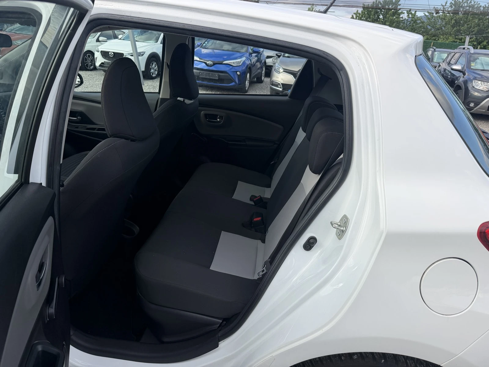 Toyota Yaris 1.5, Euro 6, Нов внос, снимка 10 - Автомобили и джипове - 54603038