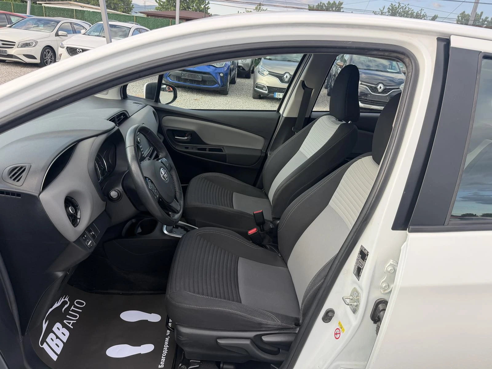 Toyota Yaris 1.5, Euro 6, Нов внос, снимка 9 - Автомобили и джипове - 54603038