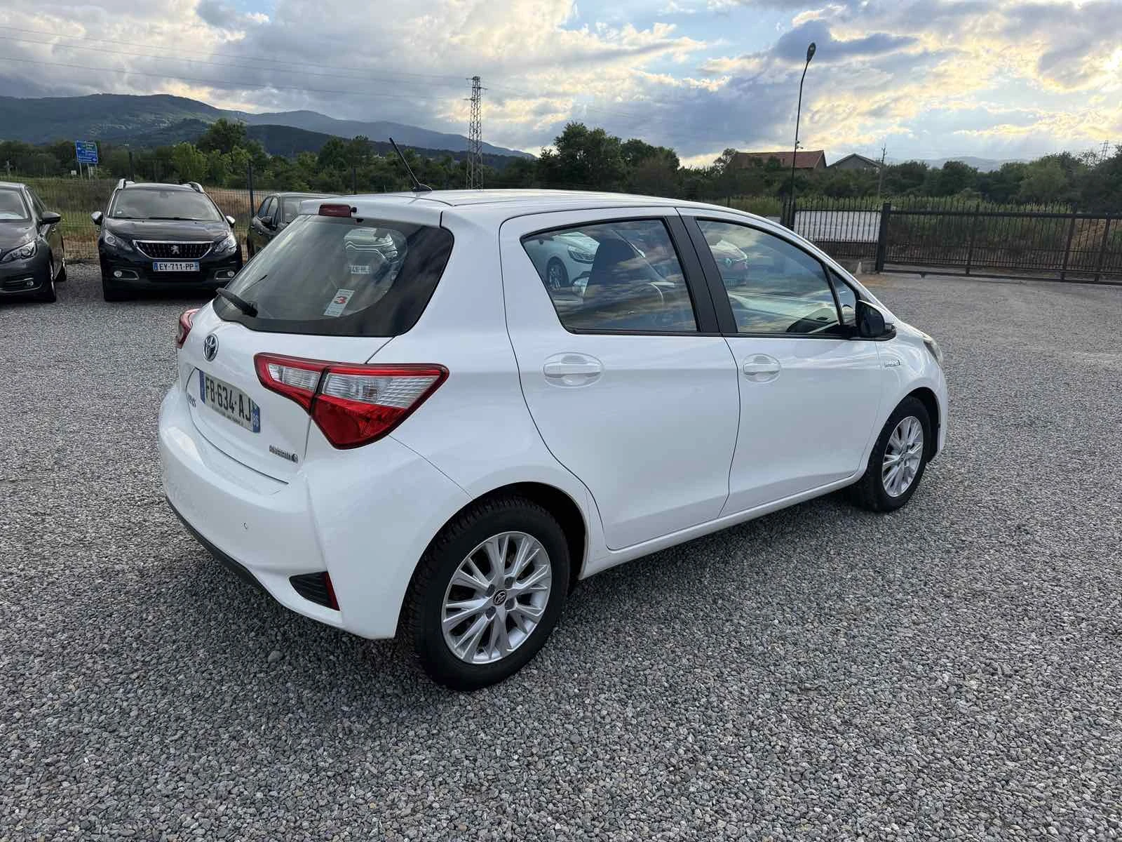 Toyota Yaris 1.5, Euro 6, Нов внос, снимка 5 - Автомобили и джипове - 54603038
