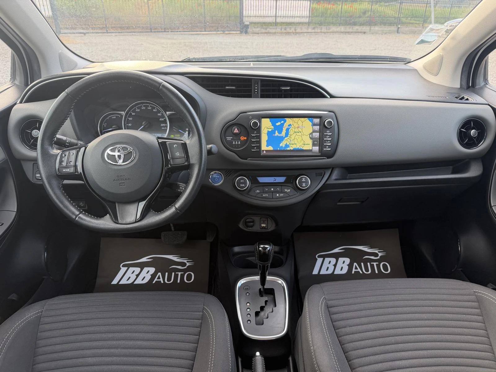 Toyota Yaris 1.5, Euro 6, Нов внос, снимка 12 - Автомобили и джипове - 54603038