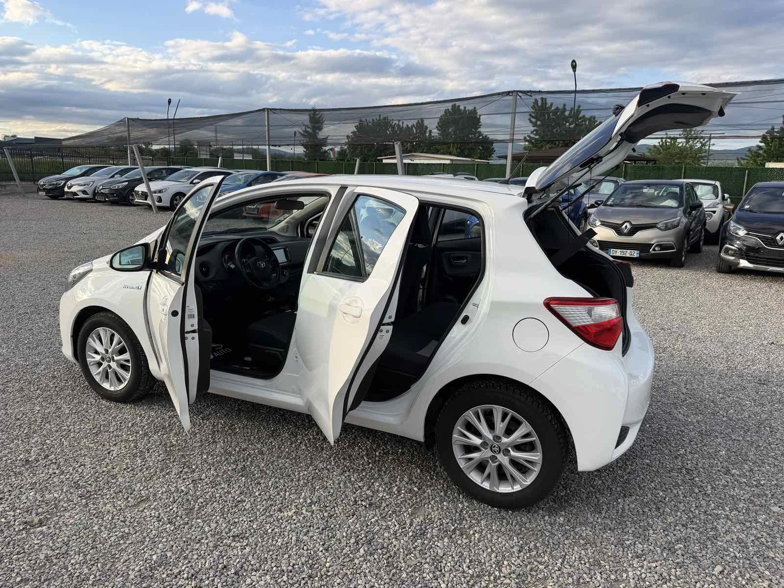 Toyota Yaris 1.5, Euro 6, Нов внос, снимка 8 - Автомобили и джипове - 54603038