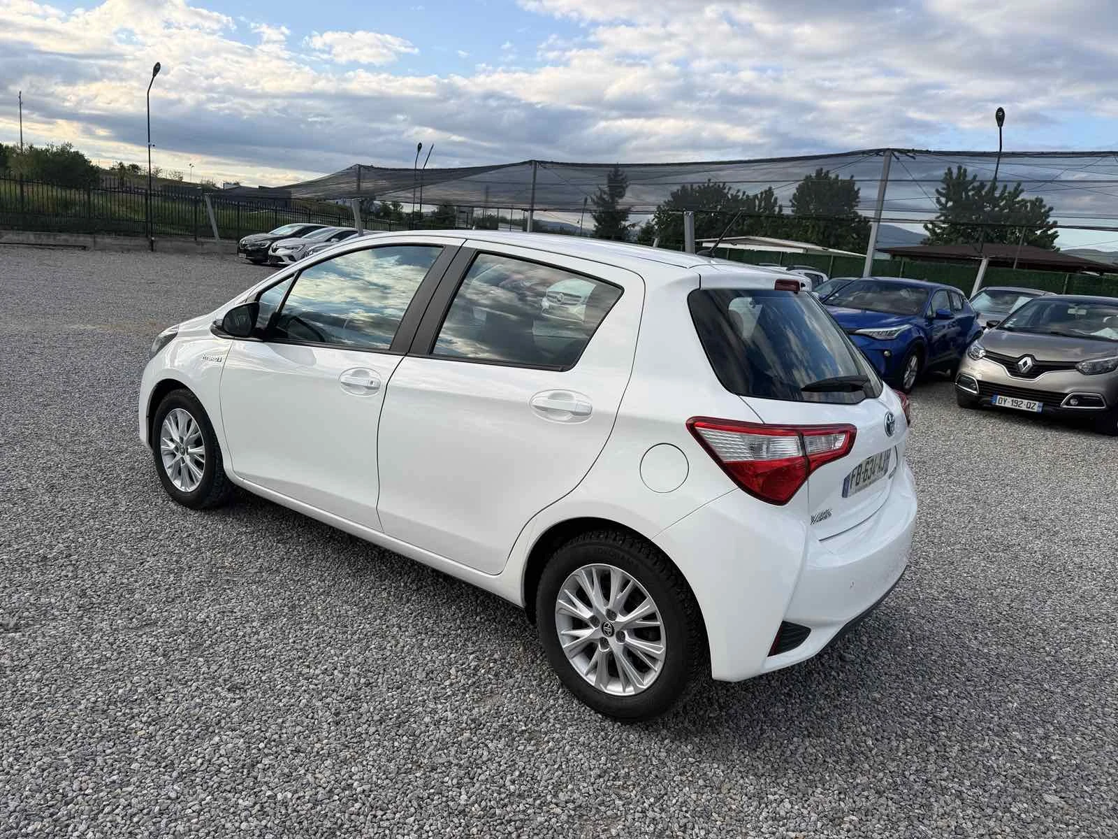 Toyota Yaris 1.5, Euro 6, Нов внос, снимка 4 - Автомобили и джипове - 54603038