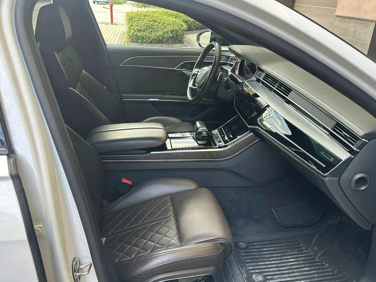 Audi A8 55 TFSI LONG* MATRIX* HEAD-UP* PANO* DISTR.* MASSA, снимка 12 - Автомобили и джипове - 54684344