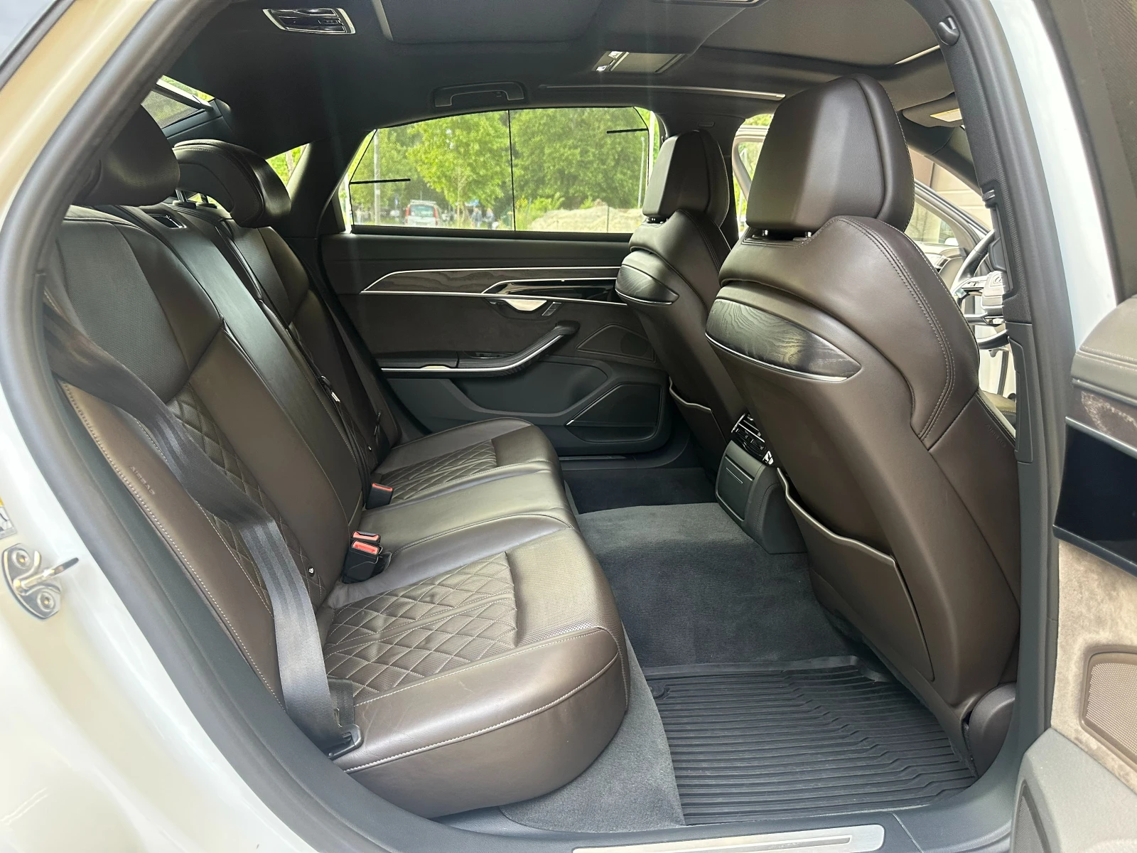 Audi A8 55 TFSI LONG* MATRIX* HEAD-UP* PANO* DISTR.* MASSA, снимка 13 - Автомобили и джипове - 54684344