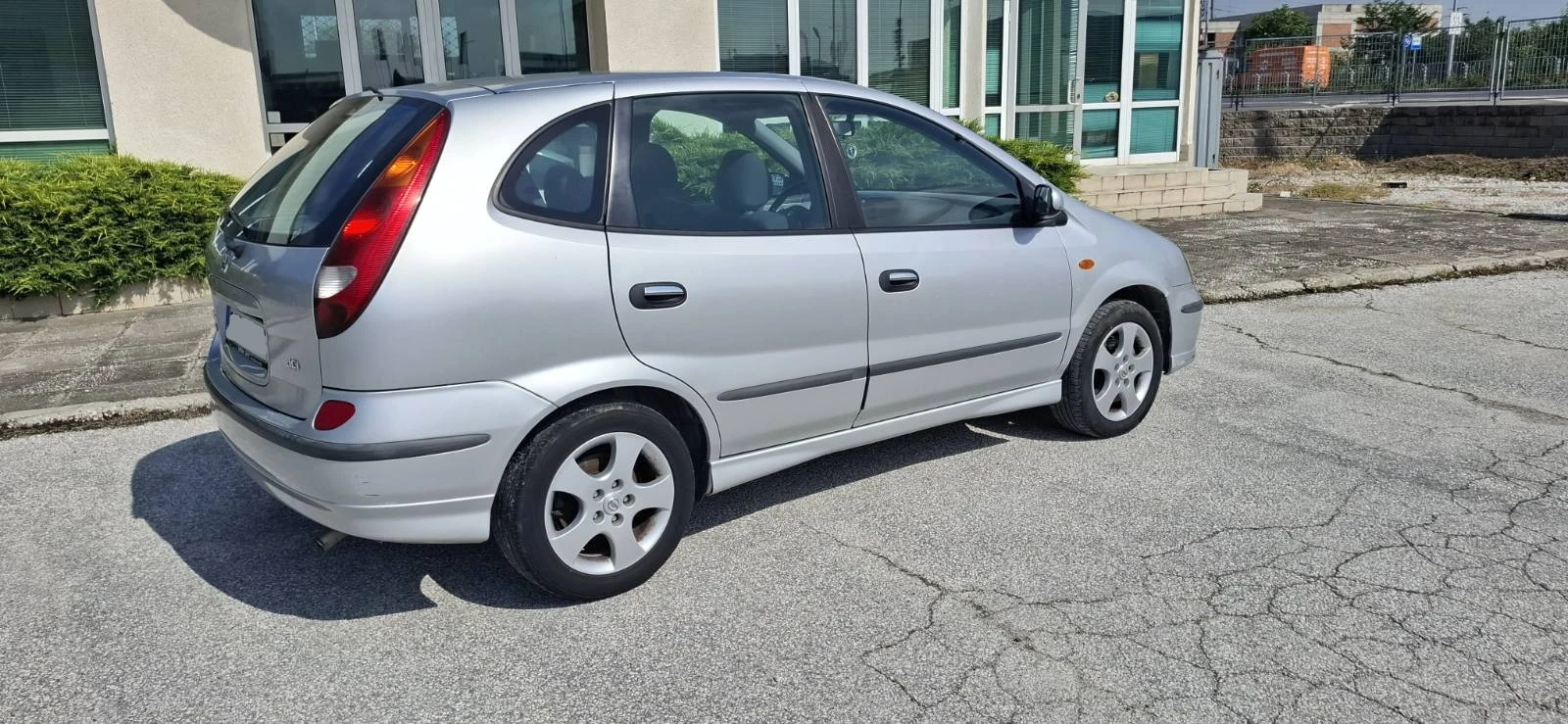 Nissan Almera tino, снимка 8 - Автомобили и джипове - 54759611