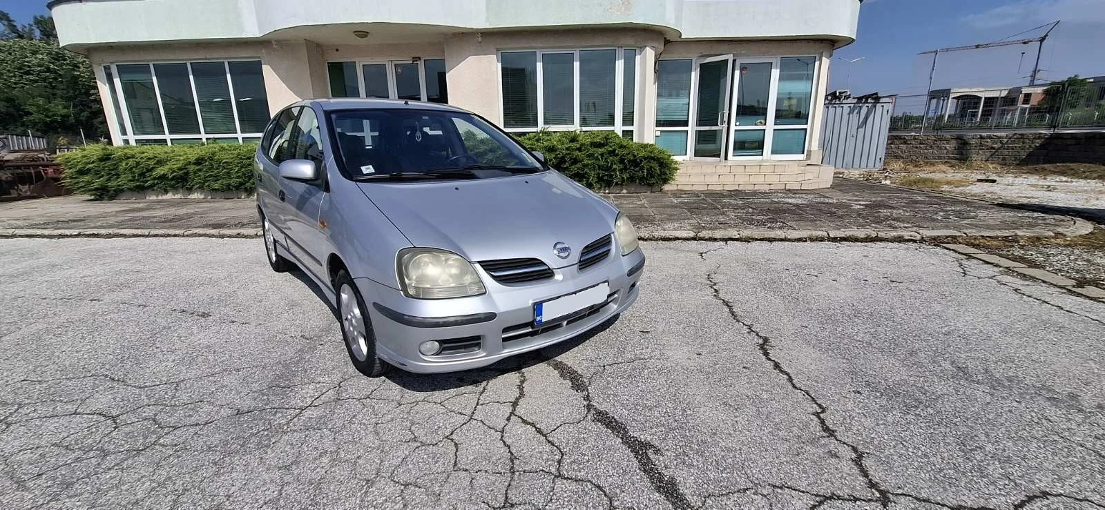Nissan Almera tino, снимка 5 - Автомобили и джипове - 54759611