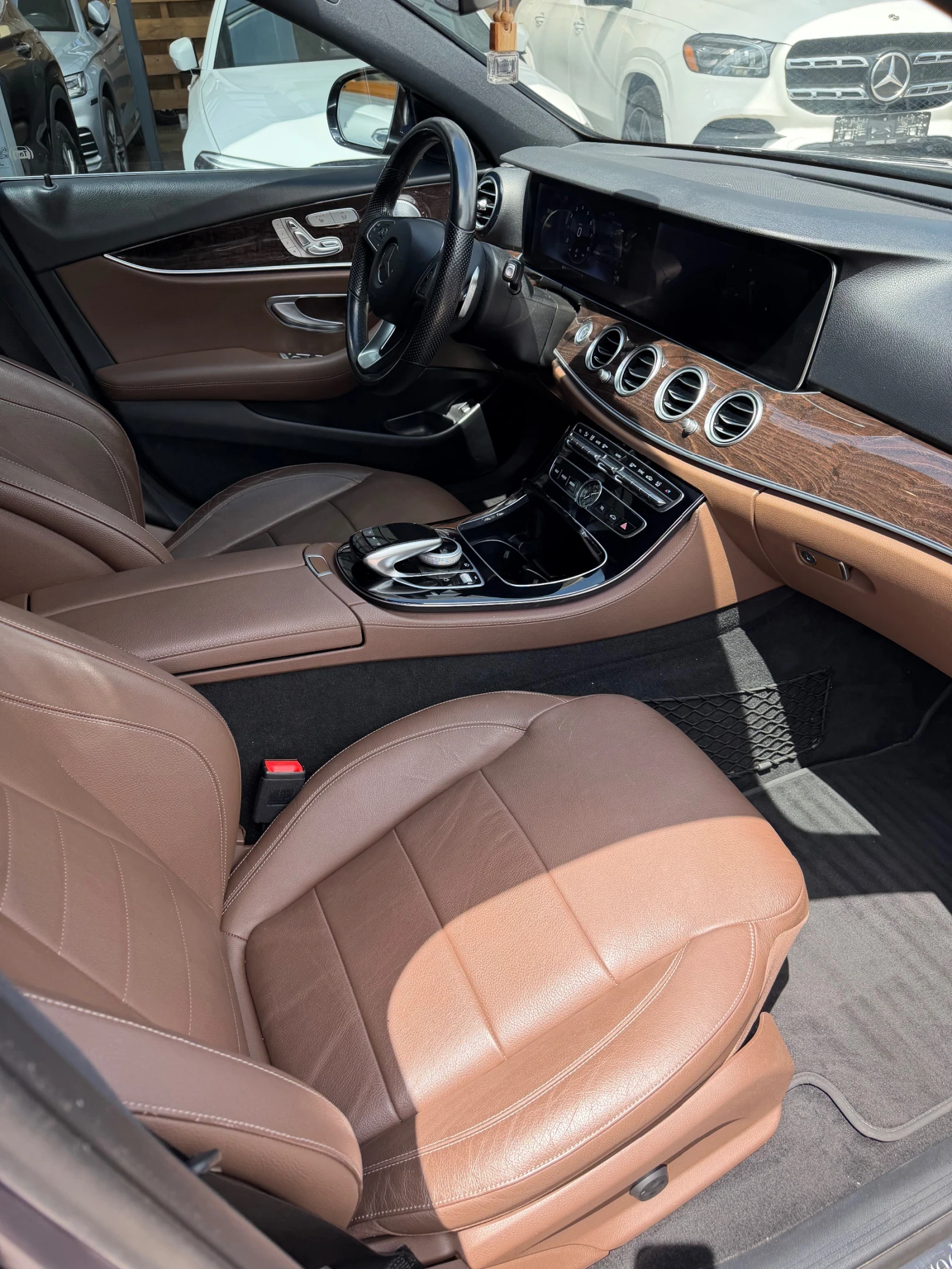 Mercedes-Benz E 400 AMG 4-matik, снимка 9 - Автомобили и джипове - 54769854