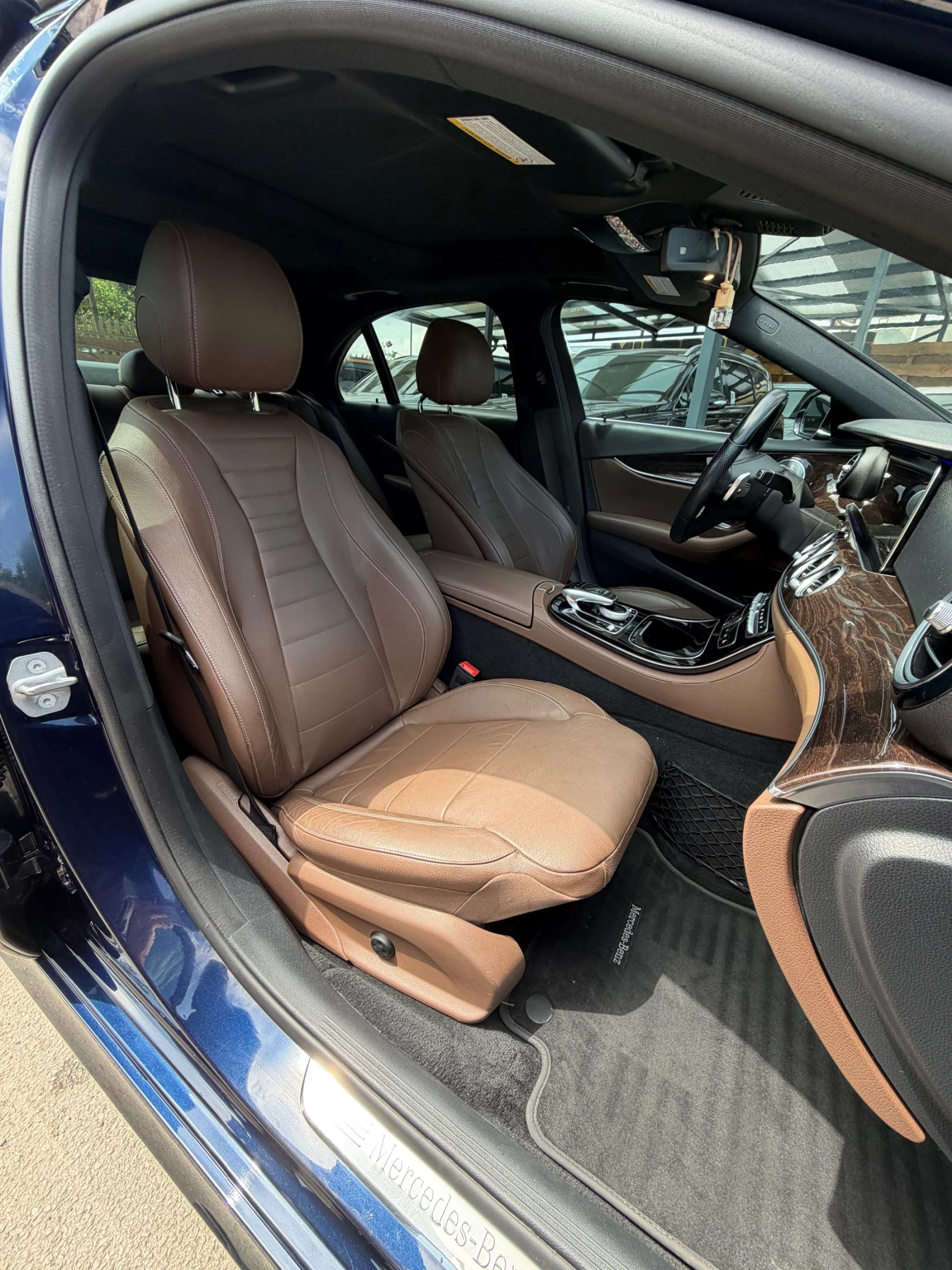 Mercedes-Benz E 400 AMG 4-matik, снимка 7 - Автомобили и джипове - 54769854