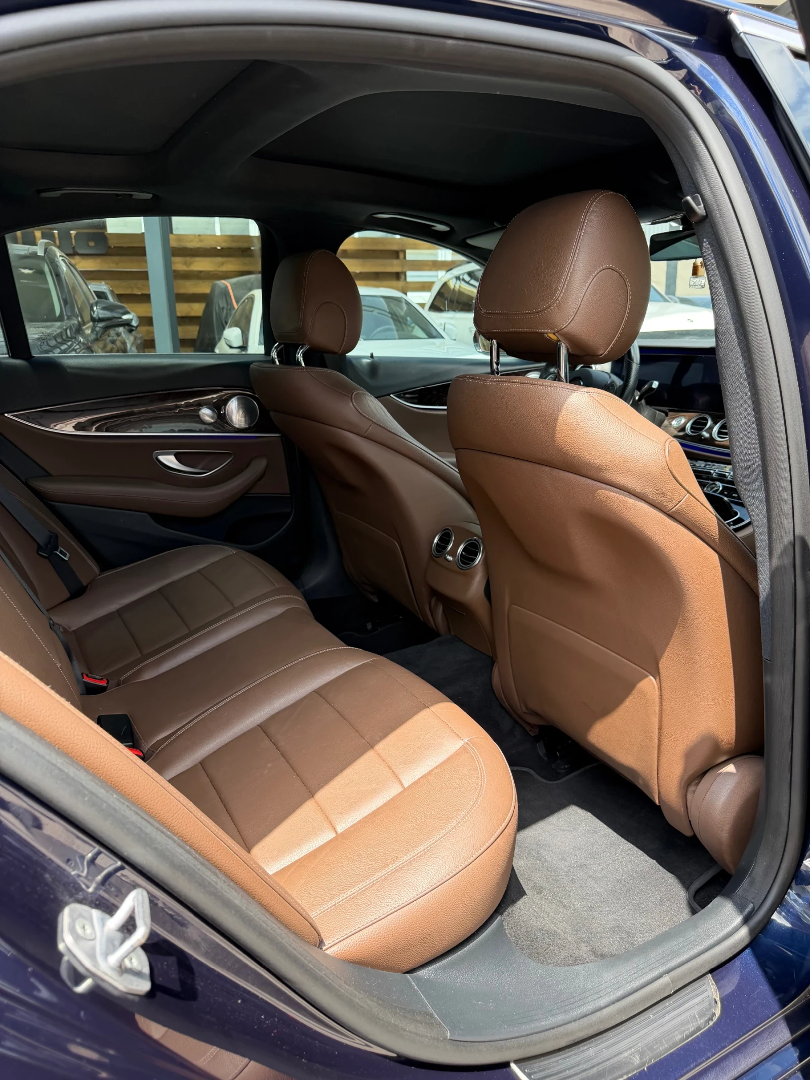 Mercedes-Benz E 400 AMG 4-matik, снимка 8 - Автомобили и джипове - 54769854