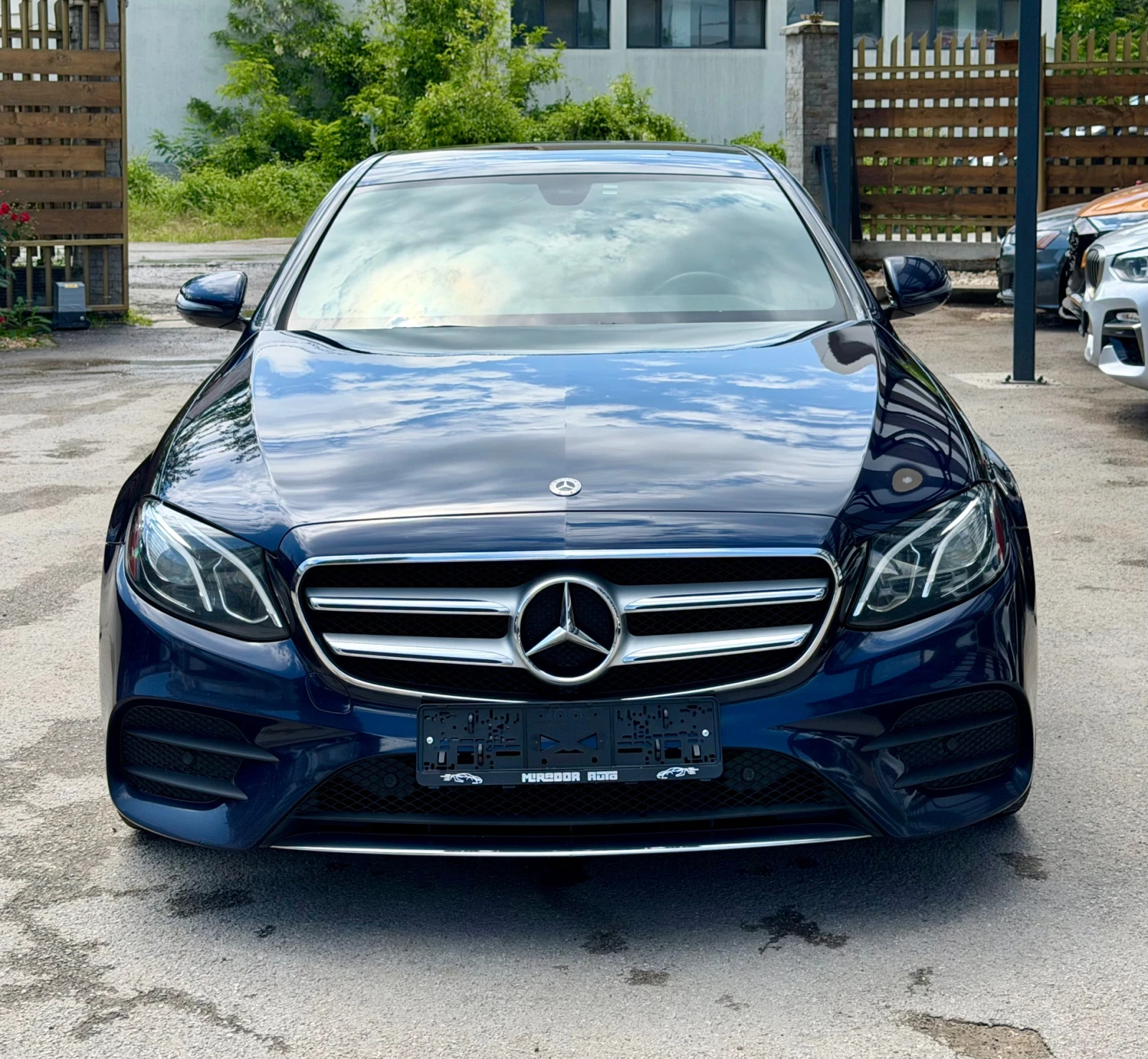 Mercedes-Benz E 400 AMG 4-matik, снимка 2 - Автомобили и джипове - 54769854