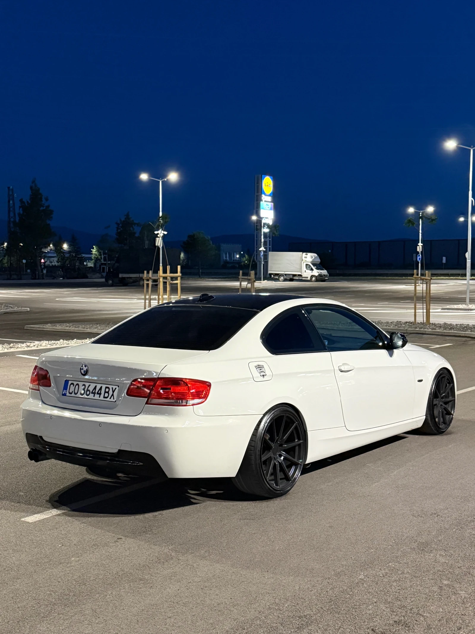 BMW 320, снимка 4 - Автомобили и джипове - 55009682