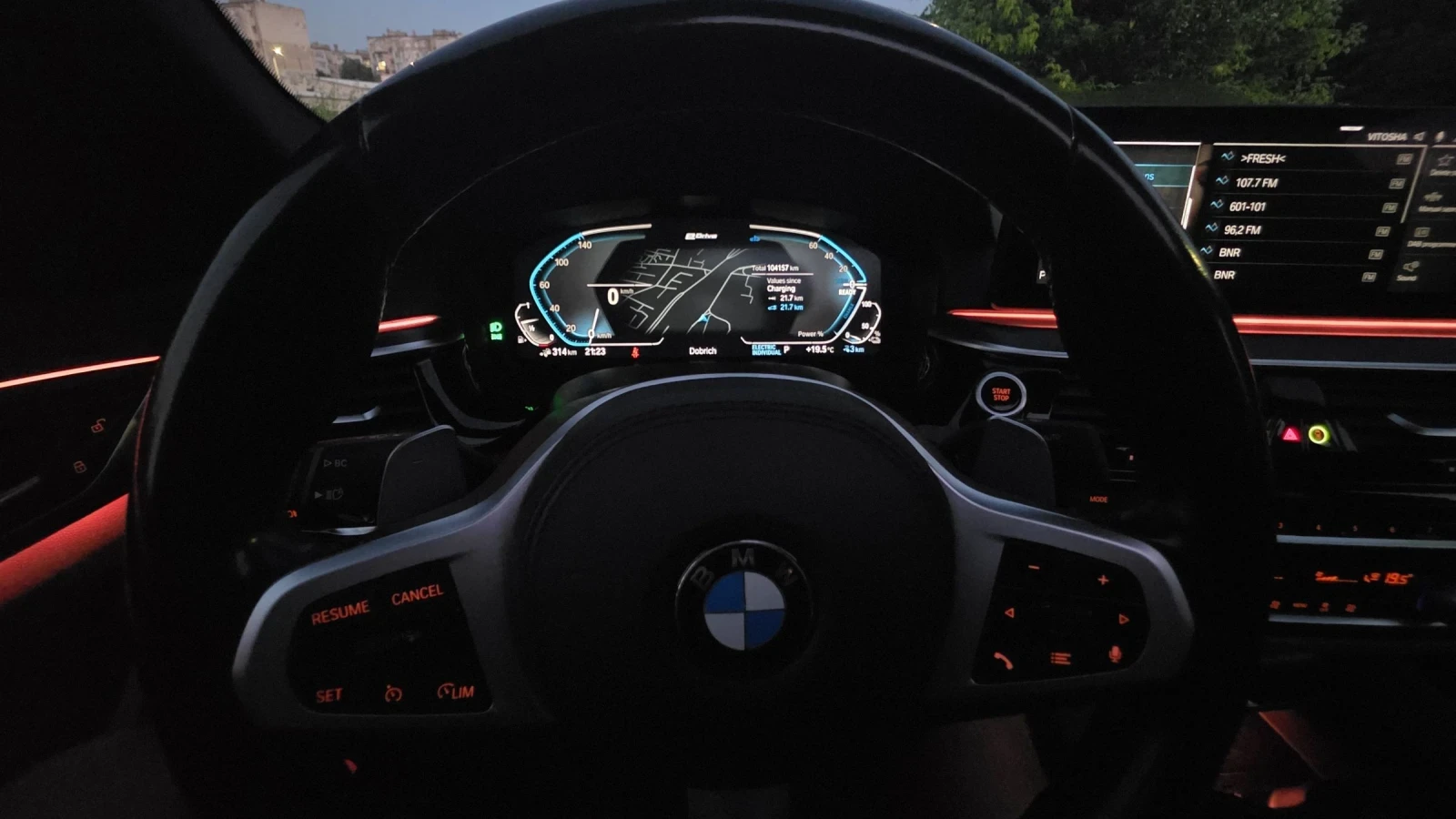 BMW 530E BMW 530E M SPORT X DRIVE PLUG IN HYBRID 94% Batery, снимка 17 - Автомобили и джипове - 55053543