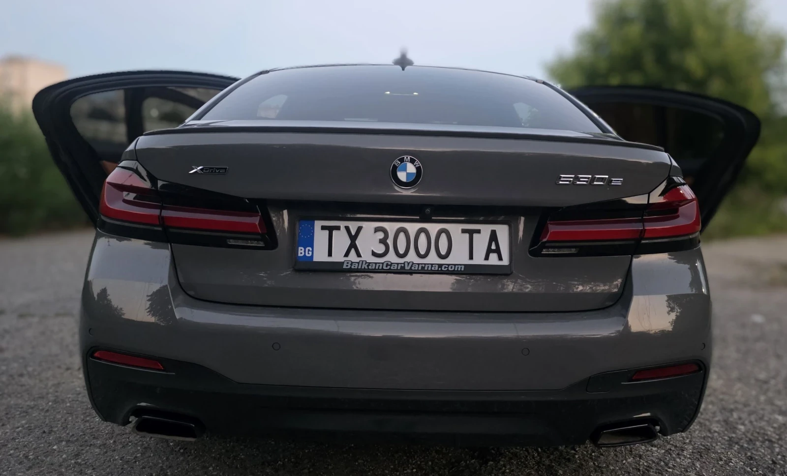 BMW 530E BMW 530E M SPORT X DRIVE PLUG IN HYBRID 94% Batery, снимка 8 - Автомобили и джипове - 55053543