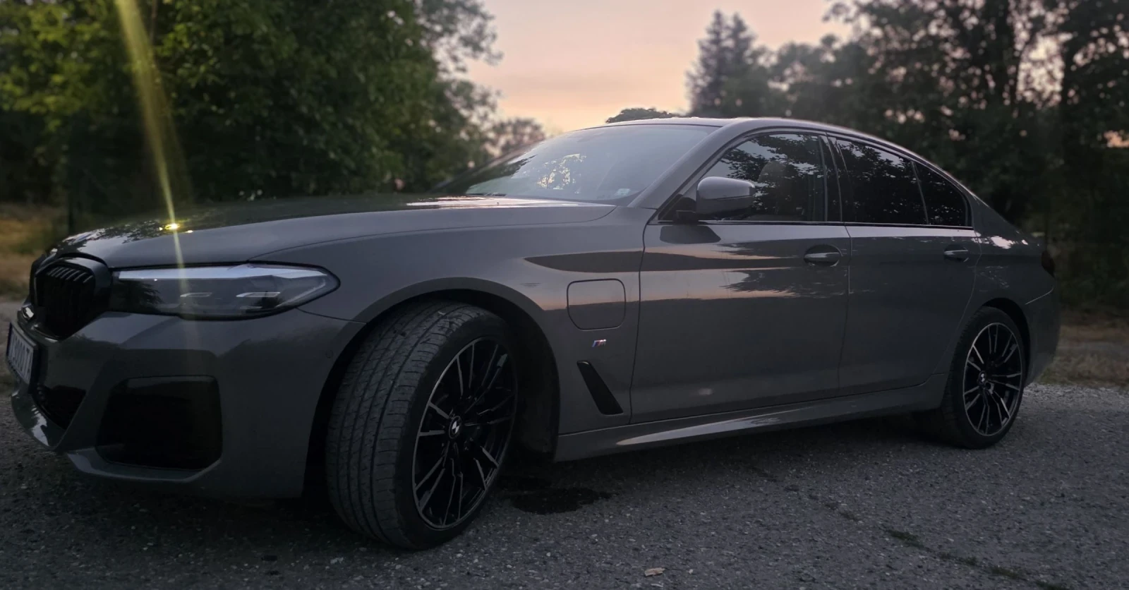 BMW 530E BMW 530E M SPORT X DRIVE PLUG IN HYBRID 94% Batery, снимка 5 - Автомобили и джипове - 55053543