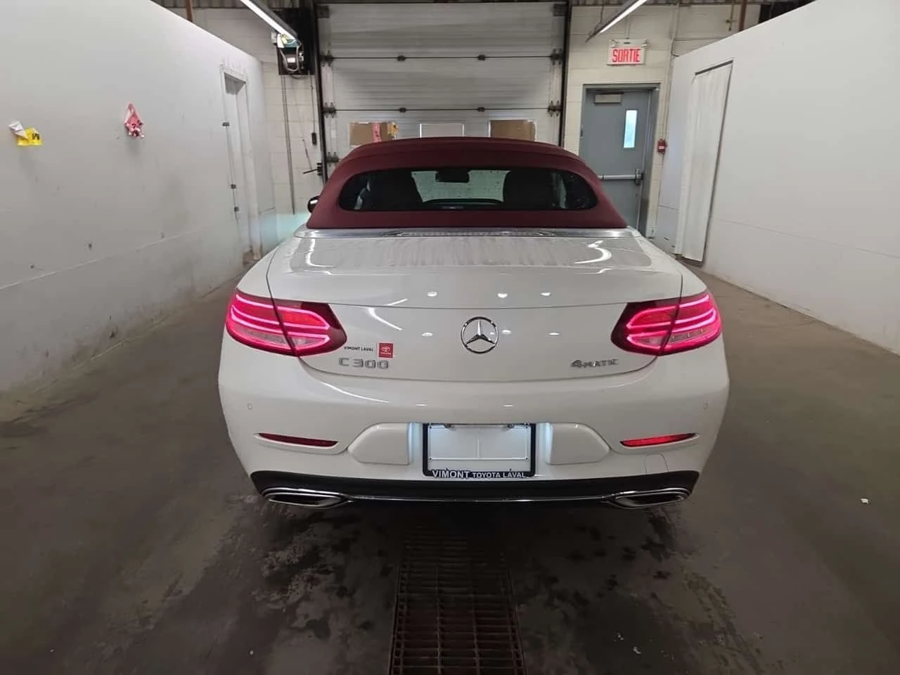 Mercedes-Benz C 300 Convertible * AMG Line * Multibeam * CARFAX * , снимка 4 - Автомобили и джипове - 55482813