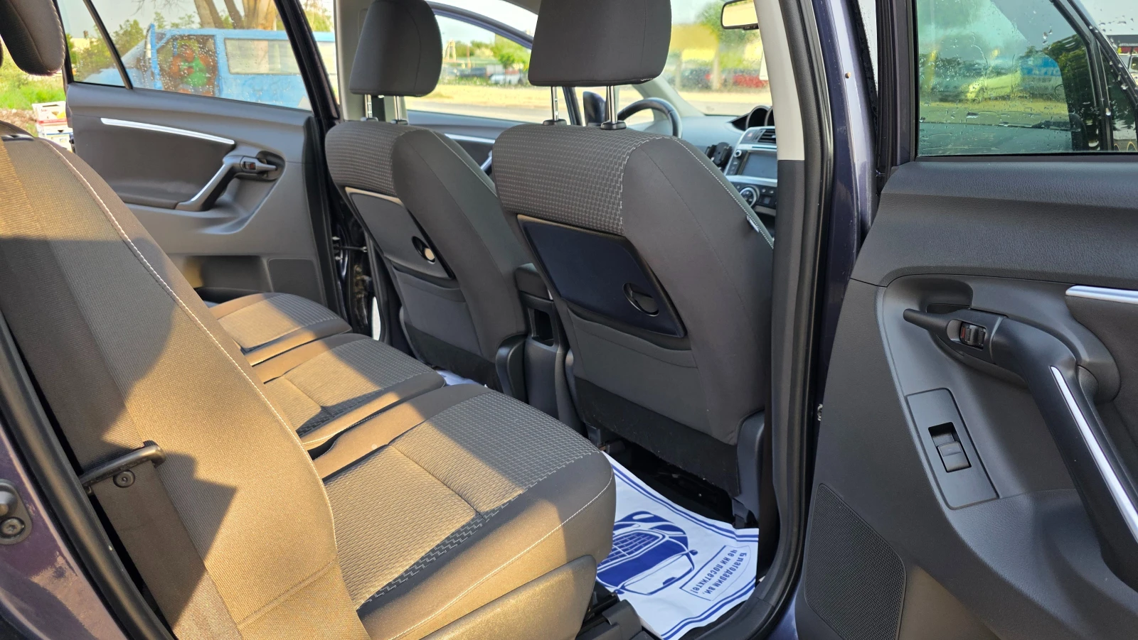 Toyota Verso 1.6d/109hp/7m, снимка 12 - Автомобили и джипове - 55579528