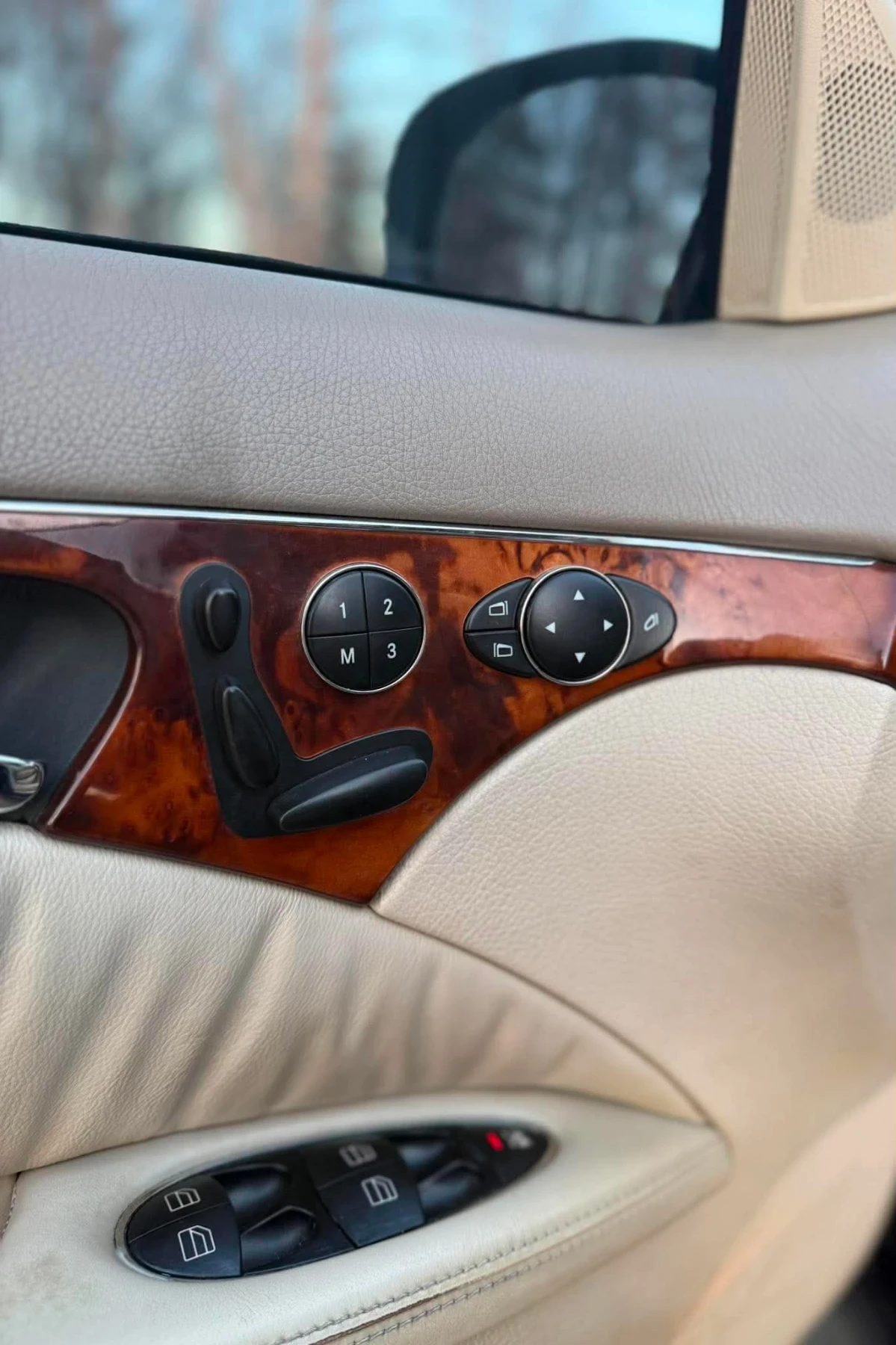 Mercedes-Benz E 500 Седан, снимка 8 - Автомобили и джипове - 55834956