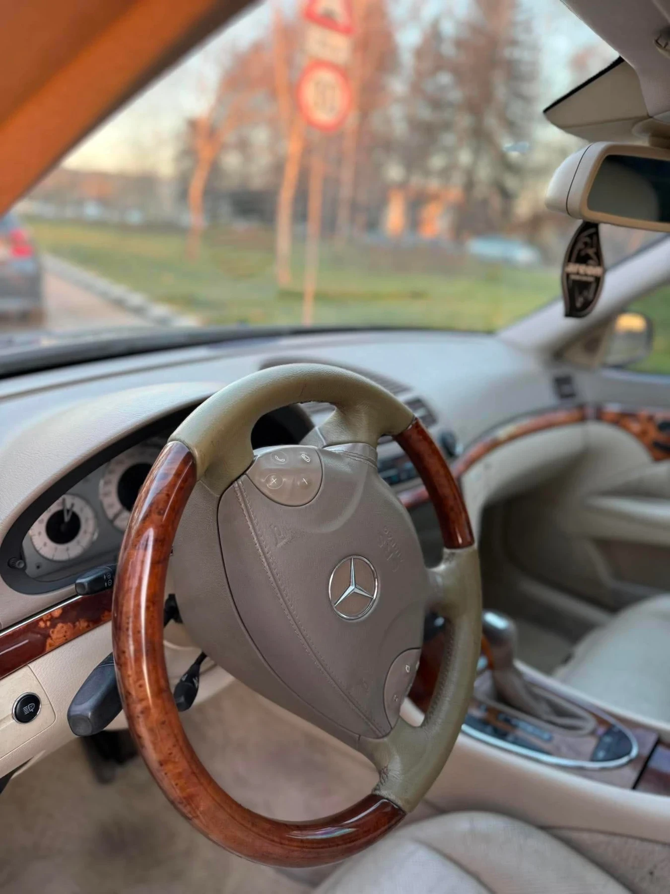 Mercedes-Benz E 500 Седан, снимка 4 - Автомобили и джипове - 55834956