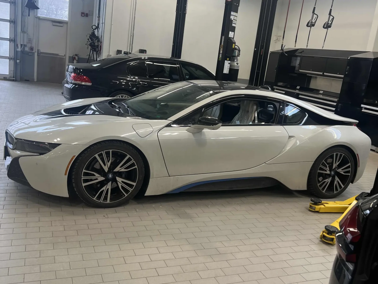 BMW i8 ПРОГНОЗНА ЦЕНА до БГ, снимка 2 - Автомобили и джипове - 56316151