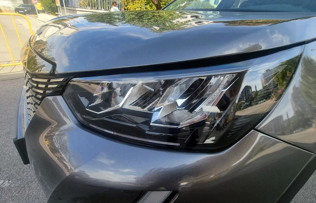 Peugeot 2008, снимка 4 - Автомобили и джипове - 56438187