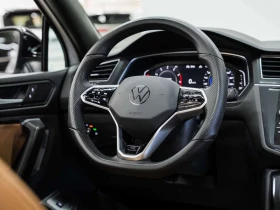 VW Tiguan R-LINE | AWD | Pano Roof | BSM | CarPlay, снимка 9