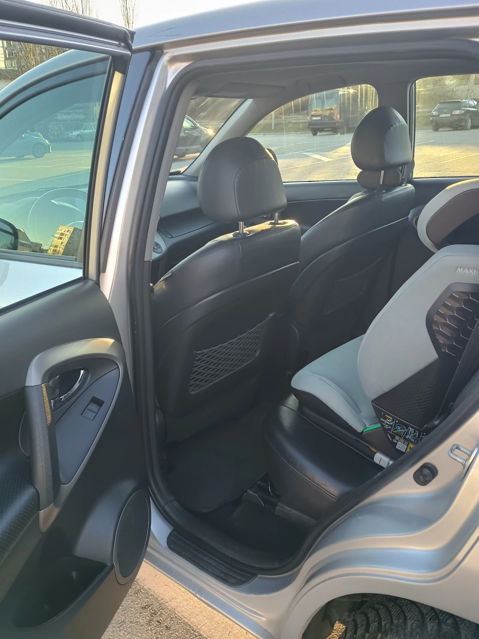 Toyota Rav4  - изображение 8