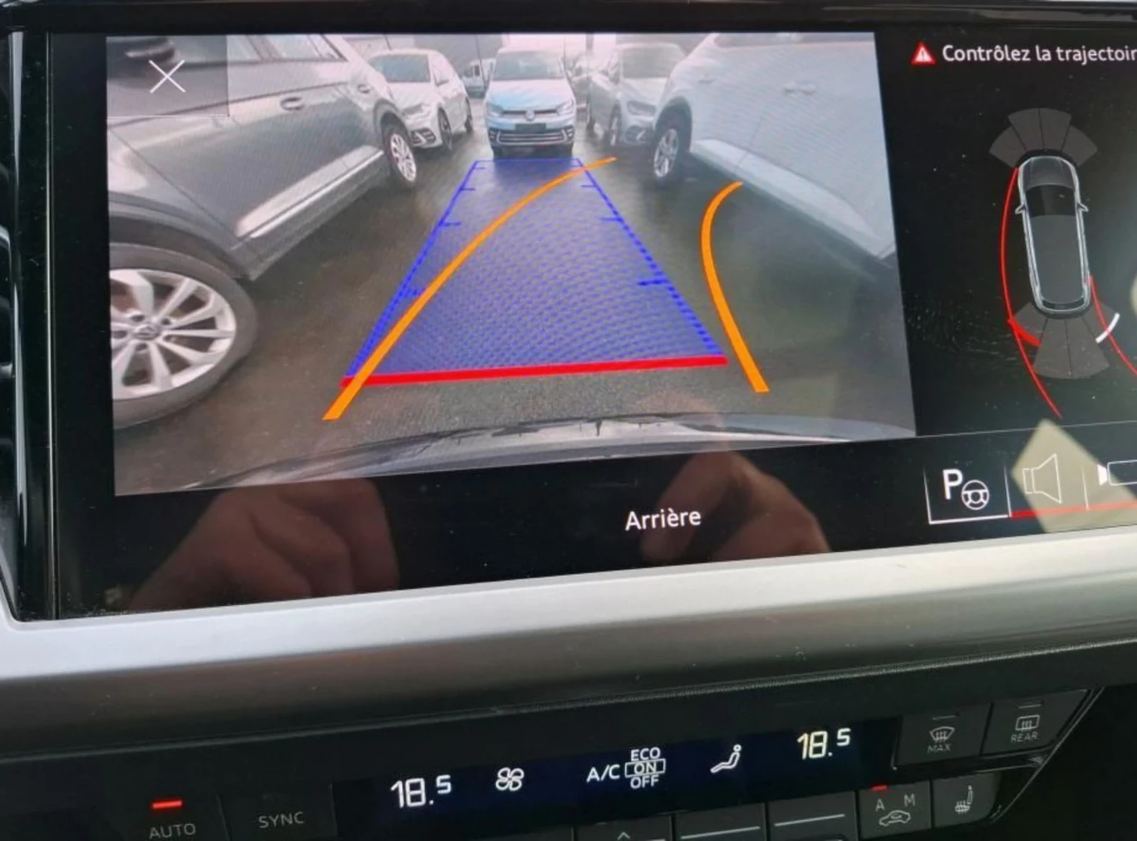 Audi Q4 e-tron 45 Quattro.Panorama.Kamera.Navi.Led, снимка 8 - Автомобили и джипове - 54114906