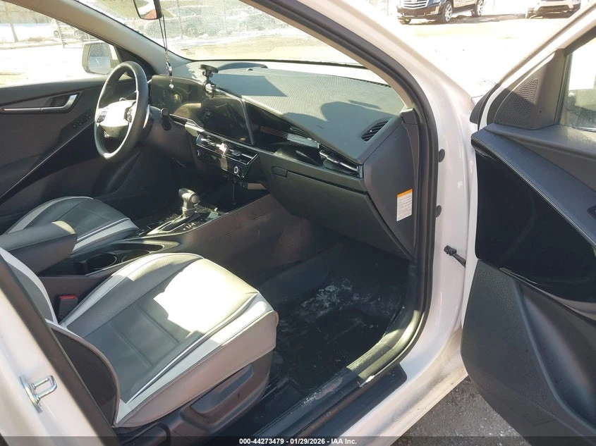 Kia Niro 1.6l Ex, снимка 5 - Автомобили и джипове - 54119075