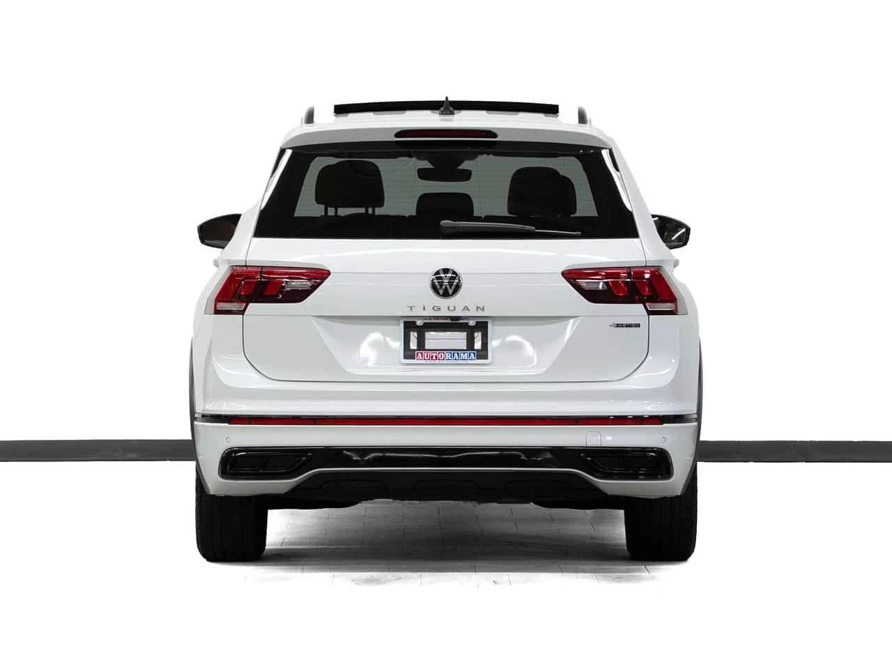 VW Tiguan R-LINE | AWD | Pano Roof | BSM | CarPlay | Mobile.bg � ����������� 3