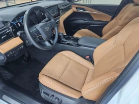 Toyota Camry 2.5 XLE Hybrid| 208к.с.| ВКЛ.ТЕХНОТЕСТ, снимка 13