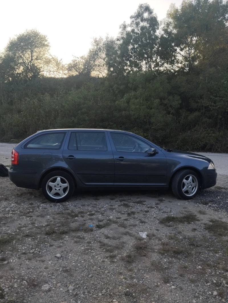 Skoda Octavia Комби, снимка 4 - Автомобили и джипове - 47194405