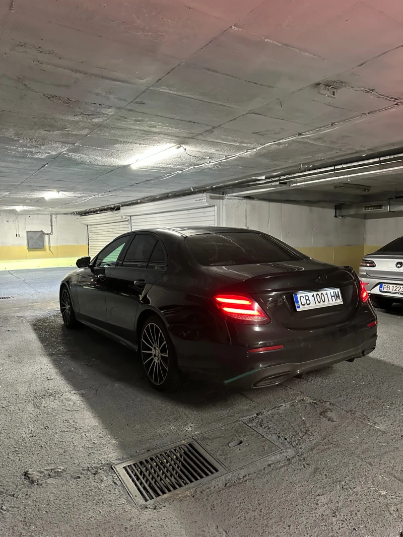 Mercedes-Benz E 220 BURMESTER / AMG / PANO / 360CAM / 9G / WIDESCREEN, снимка 16 - Автомобили и джипове - 47239436