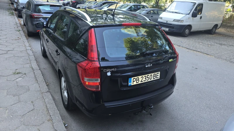 Kia Ceed 1.6 CRDI, снимка 5 - Автомобили и джипове - 52531941