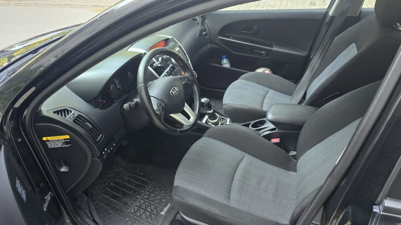 Kia Ceed 1.6 CRDI, снимка 9 - Автомобили и джипове - 52531941