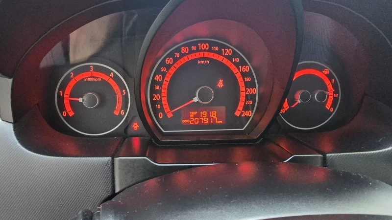 Kia Ceed 1.6 CRDI, снимка 14 - Автомобили и джипове - 52531941