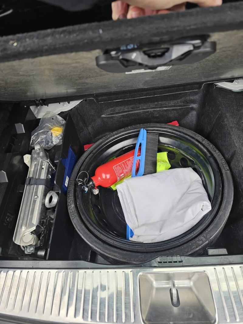 Mercedes-Benz C 220 2.2, снимка 9 - Автомобили и джипове - 53159431