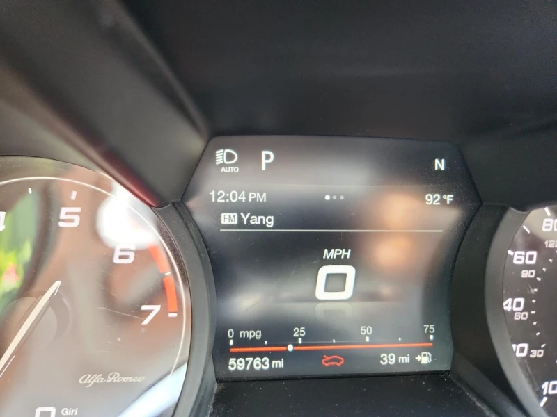 Alfa Romeo Giulia 2.0* TI* РЕАЛНИ КМ* ПЕРФЕКТНА, снимка 10 - Автомобили и джипове - 53404375