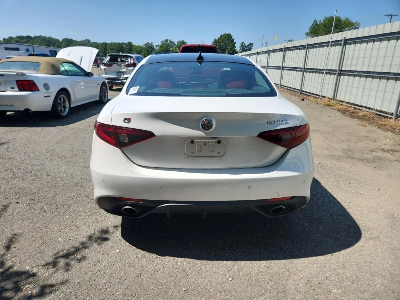Alfa Romeo Giulia 2.0* TI* РЕАЛНИ КМ* ПЕРФЕКТНА, снимка 6 - Автомобили и джипове - 53404375