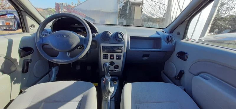 Dacia Logan 1.5 dci, снимка 10 - Автомобили и джипове - 47403344