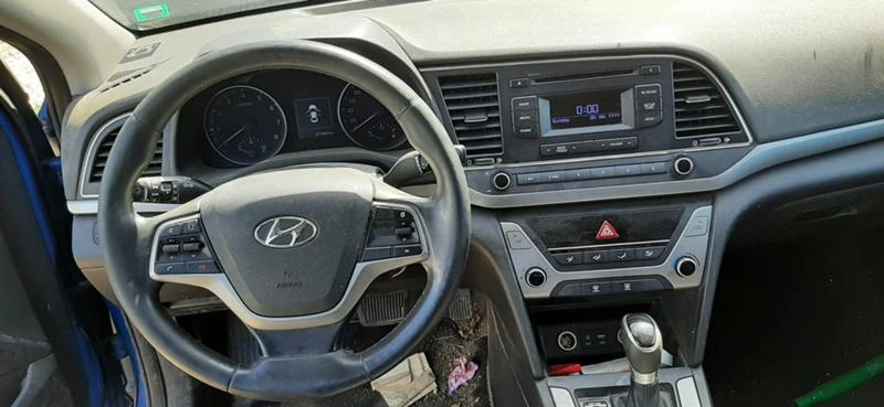 Hyundai Elantra 1.6i, снимка 6 - Автомобили и джипове - 36992716