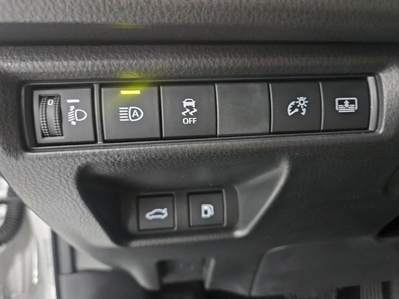 Toyota Camry 2.5 XLE Hybrid| 208к.с.| ВКЛ.ТЕХНОТЕСТ, снимка 10 - Автомобили и джипове - 55119923