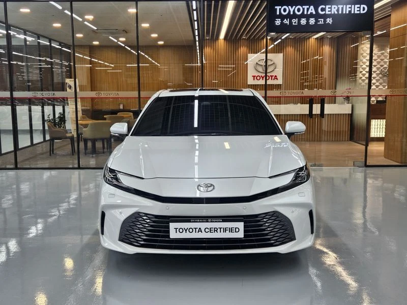 Toyota Camry 2.5 XLE Hybrid| 208к.с.| ВКЛ.ТЕХНОТЕСТ, снимка 3 - Автомобили и джипове - 55119923