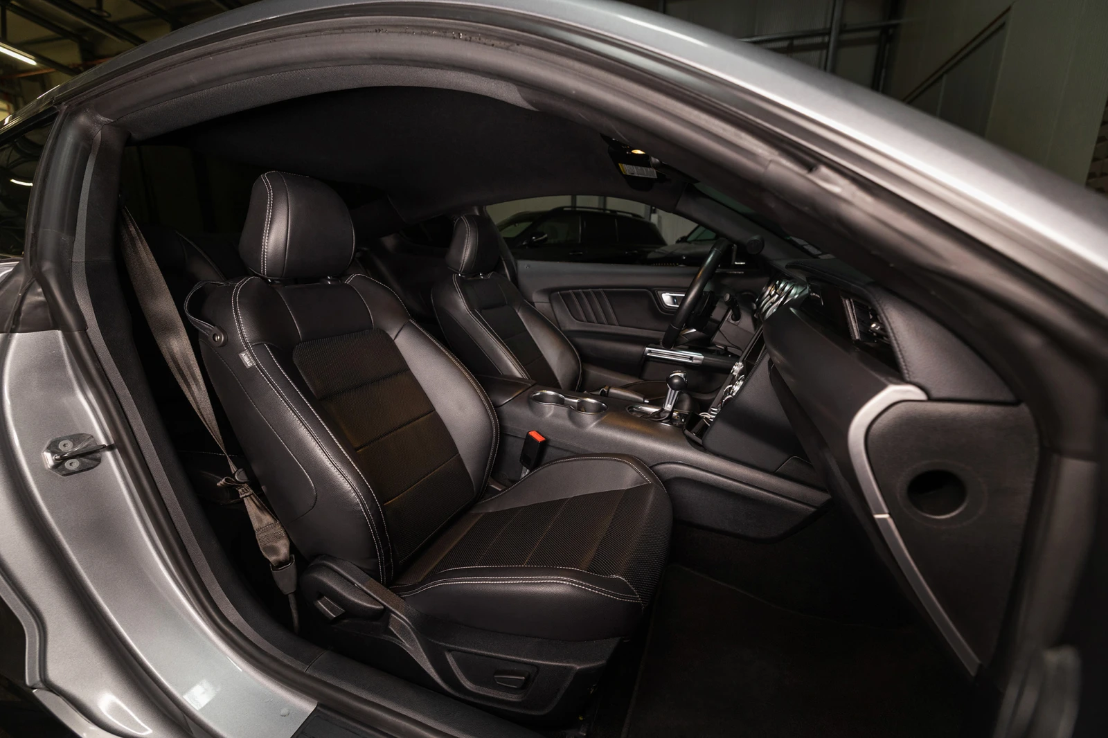 Ford Mustang 2.3L ECO BOOST* Подгрев* Обдухване* Apple CarPlay* - изображение 10