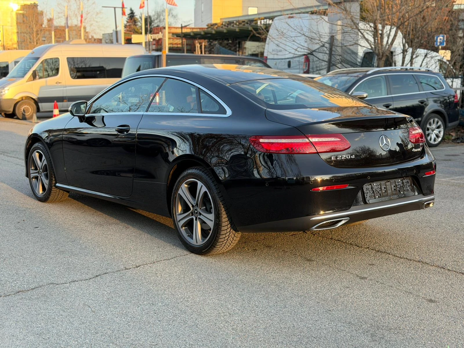 Mercedes-Benz E 220 4MATIC Coupe Avantgarde - изображение 3